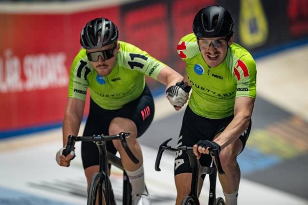 MALCHAREK Moritz, MOORE Peter: Sixdays Bremen 2025 Team 11 - COURTYARD BY MARRIOTT - MALCHAREK Moritz ( GER ) - Black - MOORE Peter ( USA ) - Red Querformat - quer - horizontal - Landscape - Event Veranstaltung: Sixdays Bremen 2025 - Category Kategorie: Cycling - Track cycling, Rad, Radsport, Bahnrad, Bahn Sixdays - Elite Men - Location Ort: Europe Germany - Bremen - ÖVB Arena - Discipline: Madison - Distance: ... m - Date Datum: 13.01.2025 Monday Day 4 -