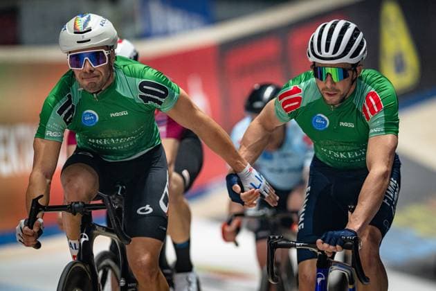 DONEGA Matteo, SCARTEZZINI Michele: Sixdays Bremen 2025 Team 10 - BREMEN RATSKELLER - DONEGA Matteo ( ITA ) - Black - SCARTEZZINI Michele ( ITA ) - Red Querformat - quer - horizontal - Landscape - Event Veranstaltung: Sixdays Bremen 2025 - Category Kategorie: Cycling - Track cycling, Rad, Radsport, Bahnrad, Bahn Sixdays - Elite Men - Location Ort: Europe Germany - Bremen - ÖVB Arena - Discipline: Madison - Distance: ... m - Date Datum: 13.01.2025 Monday Day 4 -
