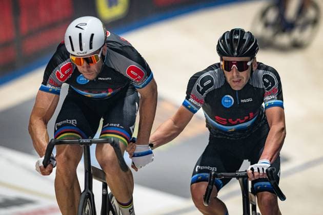 REINHARDT Theo, KLUGE Roger: Sixdays Bremen 2025 Team 9 - SWB - REINHARDT Theo ( GER ) - Black - KLUGE Roger ( GER ) - Red Querformat - quer - horizontal - Landscape - Event Veranstaltung: Sixdays Bremen 2025 - Category Kategorie: Cycling - Track cycling, Rad, Radsport, Bahnrad, Bahn Sixdays - Elite Men - Location Ort: Europe Germany - Bremen - ÖVB Arena - Discipline: Madison - Distance: ... m - Date Datum: 13.01.2025 Monday Day 4 -