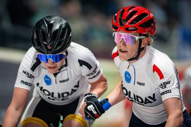 KÄMPFERT Isabell, BRAUßE Franziska: Sixdays Bremen 2025 Team 1 - KÄMPFERT Isabell ( GER ) - Black - BRAUßE Franziska ( GER ) - Red Querformat - quer - horizontal - Landscape - Event Veranstaltung: Sixdays Bremen 2025 - Category Kategorie: Cycling - Track cycling, Rad, Radsport, Bahnrad, Bahn Sixdays - Elite Women - Location Ort: Europe Germany - Bremen - ÖVB Arena - Discipline: Madison - Distance: ... m - Date Datum: 13.01.2025 Monday Day 4 -