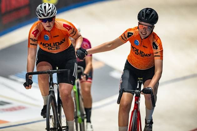 REIS Nele, HOFMANN Jenny: Sixdays Bremen 2025 Team 4 - REIS Nele ( GER ) - Black - HOFMANN Jenny ( GER ) - Red Querformat - quer - horizontal - Landscape - Event Veranstaltung: Sixdays Bremen 2025 - Category Kategorie: Cycling - Track cycling, Rad, Radsport, Bahnrad, Bahn Sixdays - Elite Women - Location Ort: Europe Germany - Bremen - ÖVB Arena - Discipline: Madison - Distance: ... m - Date Datum: 13.01.2025 Monday Day 4 -