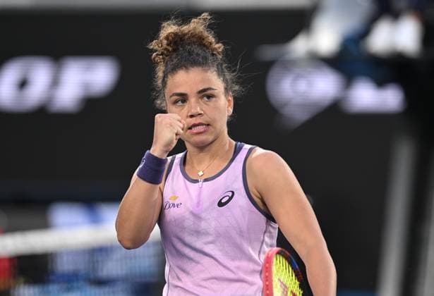 TENNIS AUSTRALIAN OPEN, Jasmine Paolini of Italy celebrates after winning her round 1 matchagainst Sijia Wei of China during the 2025 Australian Open at Melbourne Park in Melbourne, Tuesday, January 14, 2025. ( NO ARCHIVING, EDITORIAL USE ONLY, NO USE IN BOOKS WITHOUT CONSENT MELBOURNE VICTORIA AUSTRALIA  Copyright: xLUKASxCOCHx 20250114110493780270