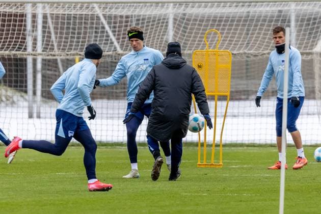 14.01.2025,Trainingseinheit Hertha BSC. Trainer Cristian Fiel von Hertha BSC trainiert mit seiner Mannschaft auf dem Trainingsplatz. Training Hertha BSC