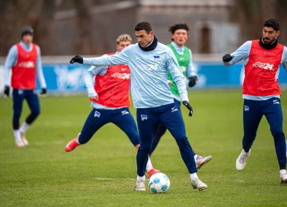 Fussball, Herren, Saison 2024 25, 2. Bundesliga, Hertha BSC, Training, v.l. Smail Prevljak (Hertha BSC), Andreas Bouchalakis (Hertha BSC), 14.01. 2025,