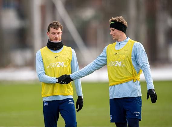 Fussball, Herren, Saison 2024 25, 2. Bundesliga, Hertha BSC, Training, v.l. Pascal Klemens (Hertha BSC), Luca Schuler (Hertha BSC), 14.01. 2025,