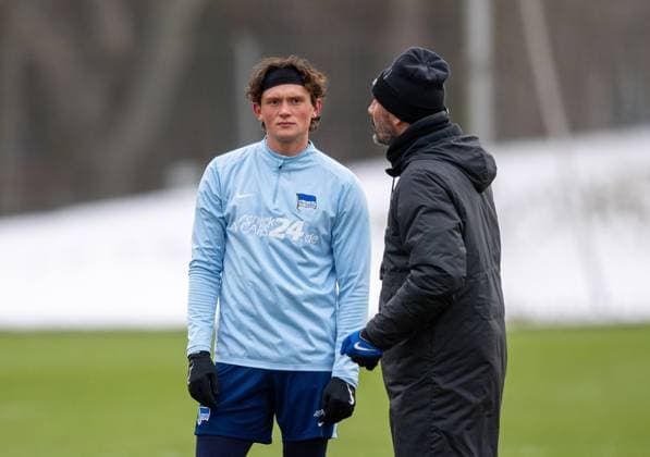 Sport Bilder des Tages Fussball, Herren, Saison 2024 25, 2. Bundesliga, Hertha BSC, Training, v.l. Fabian Reese (Hertha BSC), Trainer Cristian Fiel (Hertha BSC), 14.01. 2025, *** Football, Men, Season 2024 25, 2 Bundesliga, Hertha BSC, Training, f l Fabian Reese Hertha BSC , Coach Cristian Fiel Hertha BSC , 14 01 2025, Copyright: xSebastianxRäppold MatthiasxKochx