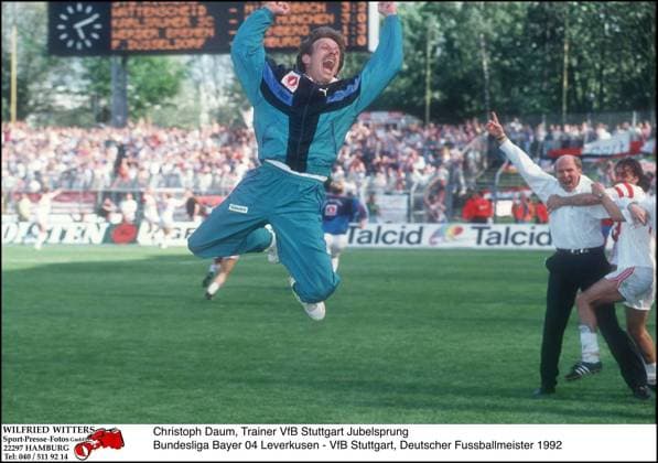 Archivbilder der Woche SPORT KW03 Fussball Fussball Christoph Daum, Trainer VfB Stuttgart Jubelsprung Bundesliga Bayer 04 Leverkusen - VfB Stuttgart, Deutscher Fussballmeister 1992 Leverkusen  Copyright: xHerbertspiesx Leverkusen  Copyright: xIMAGO Herbertspiesx