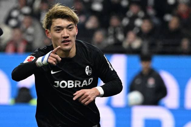14.01.2025, xjhx, Fussball 1.Bundesliga, Eintracht Frankfurt - SC Freiburg emspor, v.l. Torjubel nach dem Tor zum celebrating the goal celebrate 0:1 durch Ritsu Doan (SC Freiburg) (DFL DFB REGULATIONS PROHIBIT ANY USE OF PHOTOGRAPHS as IMAGE SEQUENCES and or QUASI-VIDEO) Frankfurt am Main