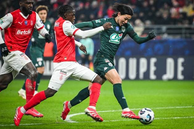 Fußball, Coupe de France, Stade Reims - AS Monaco January 14, 2025, Reims, France, France: Nhoa SANGUI of Reims and Takumi MINAMINO of Monaco during the French Cup match between Stade de Reims and AS Monaco at Auguste Delaune Stadium on January 14, 2025 in Reims, France. Reims France - ZUMAm308 20250114_zsp_m308_001 Copyright: xMatthieuxMirvillex