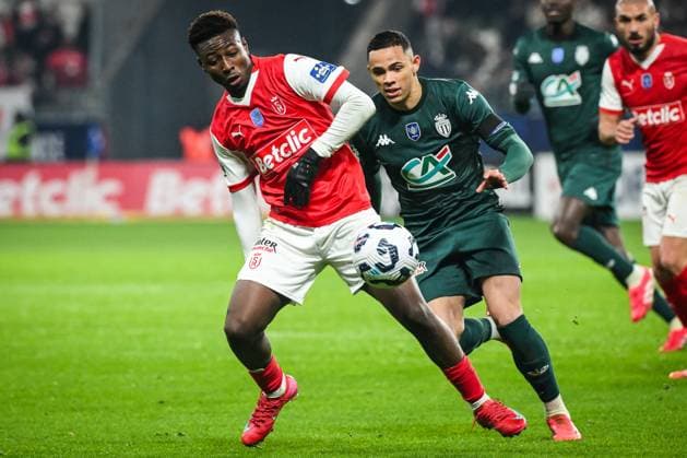 Fußball, Coupe de France, Stade Reims - AS Monaco January 14, 2025, Reims, France, France: Mamadou DIAKHON of Reims and Vanderson DE OLIVEIRA CAMPOS of Monaco during the French Cup match between Stade de Reims and AS Monaco at Auguste Delaune Stadium on January 14, 2025 in Reims, France. Reims France - ZUMAm308 20250114_zsp_m308_003 Copyright: xMatthieuxMirvillex