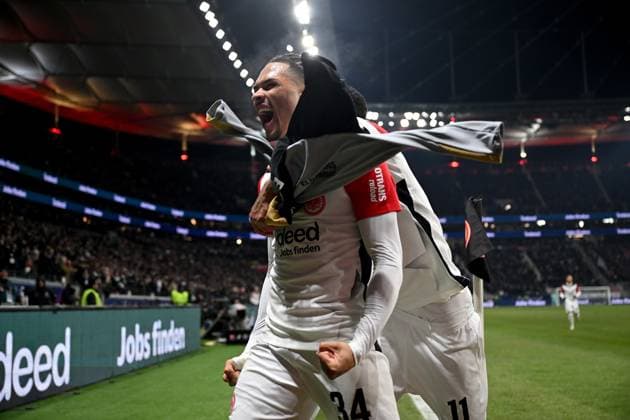 Sport Bilder des Tages 14.01.2025, xjhx, Fussball 1.Bundesliga, Eintracht Frankfurt - SC Freiburg emspor, v.l. Torjubel nach dem Tor zum celebrating the goal celebrate 4:1 durch Nnamdi Collins (Eintracht Frankfurt) Hugo Ekitike (Eintracht Frankfurt) (DFL DFB REGULATIONS PROHIBIT ANY USE OF PHOTOGRAPHS as IMAGE SEQUENCES and or QUASI-VIDEO) Frankfurt am Main