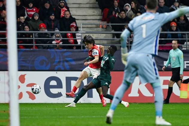 Fußball, Coupe de France, Stade Reims - AS Monaco FOOTBALL : Reims vs Monaco - Coupe de France - 14 01 2025 Keito Nakamura ( 9 - Reims ) and Kassoum Ouattara ( 4 - Monaco ) during the French Cup match between Stade de Reims and AS Monaco at Stade Auguste Delaune on January 14, 2025 in Reims, France. ( Photo by Dante Badano PsnewZ ) - ReimsFrance  Copyright: xDantexBadanox