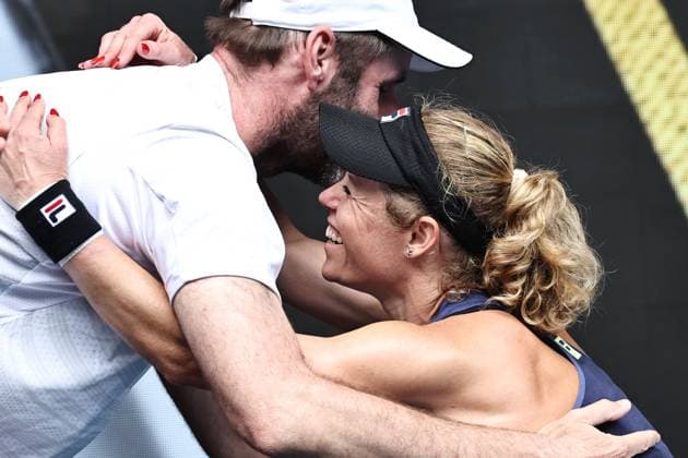 Sport Bilder des Tages Tennis, Australian Open, Laura Siegemund besiegt Qinwen Zheng Laura Siegemund, GER, celebrating in the players box after second round of 2025 Australian Open in Melbourne, 15 01 2025; -