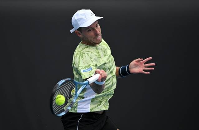 TENNIS AUSTRALIAN OPEN, James Duckworth of Australia in action during his round 2 match Roberto Carballes Baena of Spain during the 2025 Australian Open at Melbourne Park in Melbourne, Wednesday, January 15, 2025. ( NO ARCHIVING, EDITORIAL USE ONLY, NO USE IN BOOKS WITHOUT CONSENT MELBOURNE VICTORIA AUSTRALIA  Copyright: xLUKASxCOCHx 20250115178773480289