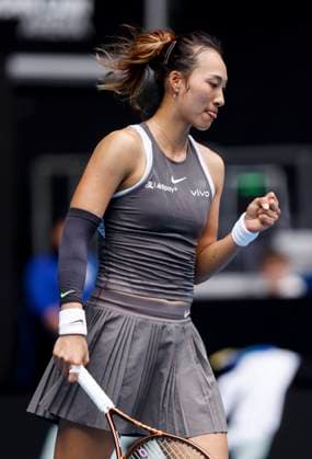 Tennis, Australian Open, Laura Siegemund besiegt Qinwen Zheng (250115) -- MELBOURNE, Jan. 15, 2025 -- Zheng Qinwen reacts during the women s singles 2nd round match between Zheng Qinwen of China and Laura Siegemund of Germany at Australian Open tennis tournament in Melbourne, Australia, Jan. 15, 2025. ) (SP)AUSTRALIA-MELBOURNE-TENNIS-AUSTRALIAN OPEN-DAY 4 MaxPing 