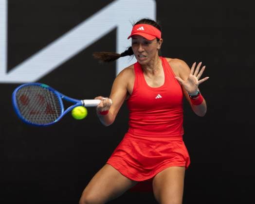 (250115) -- MELBOURNE, Jan. 15, 2025 -- Jessica Pegula hits a return during the women s singles 2nd round match between Jessica Pegula of the United States and Elise Mertens of Belgium of Spain at Australian Open tennis tournament in Melbourne, Australia, Jan. 15, 2025. (Photo by Xinhua) (SP)AUSTRALIA-MELBOURNE-TENNIS-AUSTRALIAN OPEN-DAY 4 HuxJingchen 