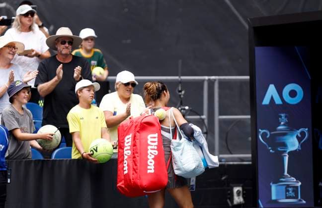 (250115) -- MELBOURNE, Jan. 15, 2025 -- Zheng Qinwen leaves the court after the women s singles 2nd round match between Zheng Qinwen of China and Laura Siegemund of Germany at Australian Open tennis tournament in Melbourne, Australia, Jan. 15, 2025. ) (SP)AUSTRALIA-MELBOURNE-TENNIS-AUSTRALIAN OPEN-DAY 4 MaxPing 