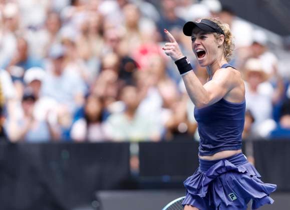 Sport Themen der Woche KW03 Sport Bilder des Tages (250115) -- MELBOURNE, Jan. 15, 2025 -- Laura Siegemund reacts during the women s singles 2nd round match between Zheng Qinwen of China and Laura Siegemund of Germany at Australian Open tennis tournament in Melbourne, Australia, Jan. 15, 2025. ) (SP)AUSTRALIA-MELBOURNE-TENNIS-AUSTRALIAN OPEN-DAY 4 MaxPing 