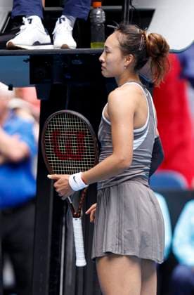 (250115) -- MELBOURNE, Jan. 15, 2025 -- Zheng Qinwen reacts after the women s singles 2nd round match between Zheng Qinwen of China and Laura Siegemund of Germany at Australian Open tennis tournament in Melbourne, Australia, Jan. 15, 2025. ) (SP)AUSTRALIA-MELBOURNE-TENNIS-AUSTRALIAN OPEN-DAY 4 MaxPing 