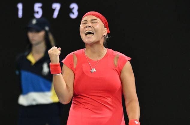 TENNIS AUSTRALIAN OPEN, Diana Shnaider of Russia celebrates after winning her round 2 match against Ajla Tomljanovic of Australia during the 2025 Australian Open at Melbourne Park in Melbourne, Wednesday, January 15, 2025. ( NO ARCHIVING, EDITORIAL USE ONLY, NO USE IN BOOKS WITHOUT CONSENT MELBOURNE VICTORIA AUSTRALIA  Copyright: xJAMESxROSSx 20250115126126822460