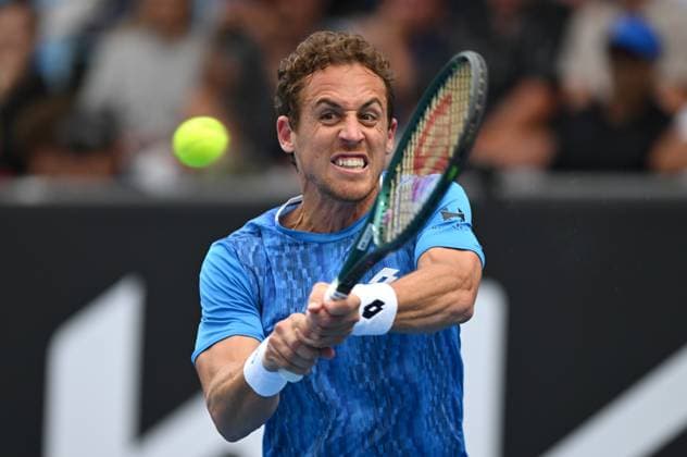 TENNIS AUSTRALIAN OPEN, Roberto Carballes Baena of Spain returns during his round 2 match against James Duckworth of Australia during the 2025 Australian Open at Melbourne Park in Melbourne, Wednesday, January 15, 2025. ( NO ARCHIVING, EDITORIAL USE ONLY, NO USE IN BOOKS WITHOUT CONSENT MELBOURNE VICTORIA AUSTRALIA  Copyright: xLUKASxCOCHx 20250115169957195989