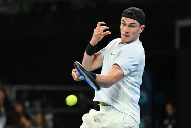TENNIS AUSTRALIAN OPEN, Jack Draper of Great Britain in action duriing his round 2 match against Thanasi Kokkinakis of Australia during the 2025 Australian Open at Melbourne Park in Melbourne, Wednesday, January 15, 2025. ( NO ARCHIVING, EDITORIAL USE ONLY, NO USE IN BOOKS WITHOUT CONSENT MELBOURNE VICTORIA AUSTRALIA  Copyright: xJAMESxROSSx 20250115198589630610