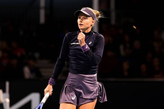 Harriet Dart of Great Britain celebrates Australian Open, Day Four, Tennis, Melbourne Park, Melbourne, Australia - 15 Jan 2025  Copyright: xRachelxBach Shutterstockx 15101599he
