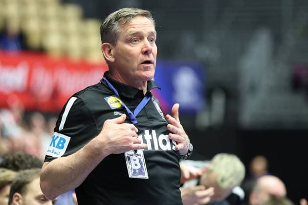 Sport Themen der Woche KW03 Sport Bilder des Tages Deutschland - Polen, IHF WM 2025 Trainer Alfred Gislason (Deutschland). Handball IHF Weltmeisterschaft, Länderspiel zwischen Deutschland und Polen am 15. Januar 2025 in Herning (Dänemark)., Herning Dänemark Jyske Bank Boxen *** Germany Poland, IHF World Championship 2025 Coach Alfred Gislason Germany Handball IHF World Championship, International match between Germany and Poland on January 15, 2025 in Herning Denmark , Herning Denmark Jyske Bank Boxen