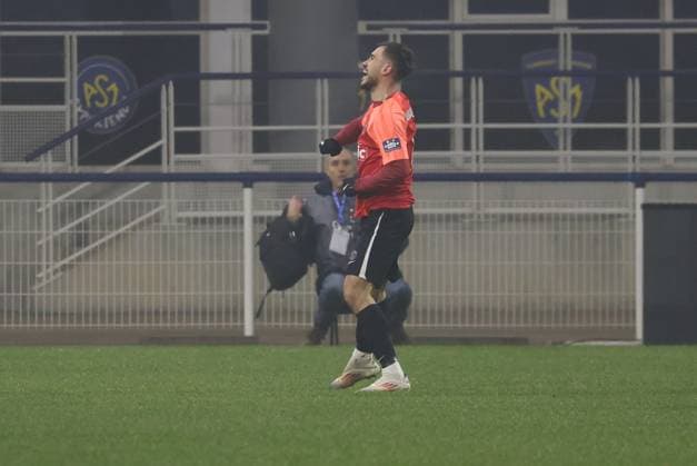 Coupe de France : Espaly vs PSG Thierry LARRET MAXPPP. Football. 16eme finale Coupe de France. Football Club Espaly vs Paris Saint Germain. Stade Marcel Michelin, Clermont-Ferrand le 15 Janvier 2025. JOIE BUT Kevis GJECI (ESP) CLERMONT-FERRAND (63) STADE STADE MARCEL MICHELIN PUY DE DOME AUVERGNE RHONE-ALP FRANCE  Copyright: xThierryxLARRET MAXPPPxThierryxLARRETx TL_20250115_2004 0794554779st