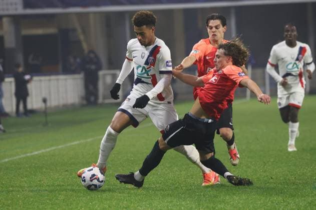 Coupe de France : Espaly vs PSG Thierry LARRET MAXPPP. Football. 16eme finale Coupe de France. Football Club Espaly vs Paris Saint Germain. Stade Marcel Michelin, Clermont-Ferrand le 15 Janvier 2025. Desire DOUE (PSG) CLERMONT-FERRAND (63) STADE STADE MARCEL MICHELIN PUY DE DOME AUVERGNE RHONE-ALP FRANCE  Copyright: xThierryxLARRET MAXPPPxThierryxLARRETx TL_20250115_2022 0794554828st