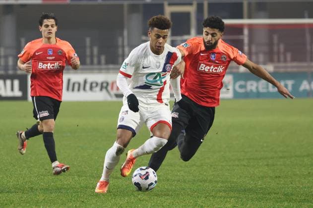 Coupe de France : Espaly vs PSG Thierry LARRET MAXPPP. Football. 16eme finale Coupe de France. Football Club Espaly vs Paris Saint Germain. Stade Marcel Michelin, Clermont-Ferrand le 15 Janvier 2025. Desire DOUE (PSG) CLERMONT-FERRAND (63) STADE STADE MARCEL MICHELIN PUY DE DOME AUVERGNE RHONE-ALP FRANCE  Copyright: xThierryxLARRET MAXPPPxThierryxLARRETx TL_20250115_2025 0794554832st