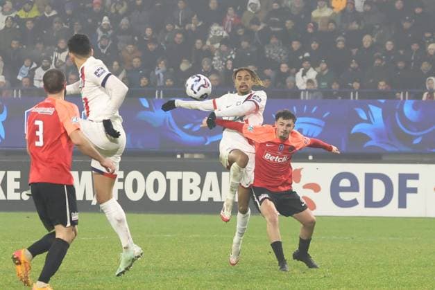 Coupe de France : Espaly vs PSG Thierry LARRET MAXPPP. Football. 16eme finale Coupe de France. Football Club Espaly vs Paris Saint Germain. Stade Marcel Michelin, Clermont-Ferrand le 15 Janvier 2025. Warren ZAIRE-EMERY (PSG) CLERMONT-FERRAND (63) STADE STADE MARCEL MICHELIN PUY DE DOME AUVERGNE RHONE-ALP FRANCE  Copyright: xThierryxLARRET MAXPPPxThierryxLARRETx TL_20250115_2035 0794555045st