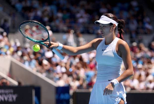 Emma Raducanu of GB frustrated Australian Open, Day Five, Tennis, Melbourne Park, Melbourne, Australia - 16 Jan 2025  Copyright: xEllaxLing Shutterstockx 15102040v