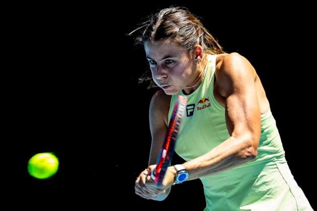 MELBOURNE, VIC - JANUARY 16: Emma Navarro of the United States of America during Round 2 of the 2025 Australian Open on January 16 2025, at Melbourne Park in Melbourne, Australia. (Photo by Jason Heidrich Icon Sportswire) TENNIS: JAN 16 Australian Open EDITORIAL USE ONLY Icon250116068