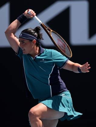 Ons Jabeur of Tunisia in action Australian Open, Day Five, Tennis, Melbourne Park, Melbourne, Australia - 16 Jan 2025  Copyright: xEllaxLing Shutterstockx 15102040av