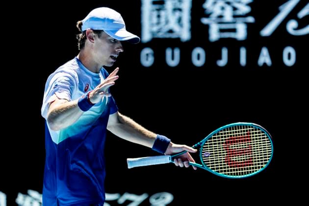 MELBOURNE, VIC - JANUARY 16: Alex de Minaur of Australia shows his frustration during Round 2 of the 2025 Australian Open on January 16 2025, at Melbourne Park in Melbourne, Australia. (Photo by Jason Heidrich Icon Sportswire) TENNIS: JAN 16 Australian Open EDITORIAL USE ONLY Icon250116092