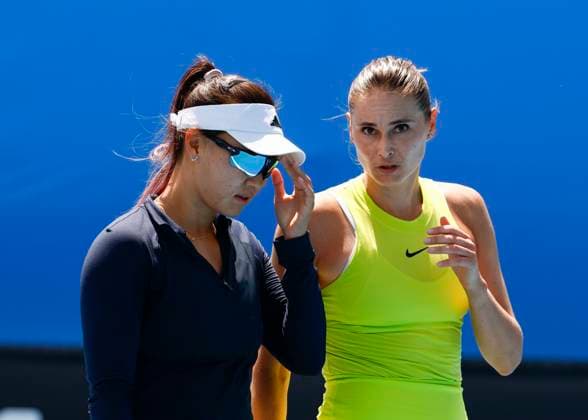 (250116) -- MELBOURNE, Jan. 16, 2025 -- Alexandra Panova (R) talks with Guo Hanyu during the women s doubles first round match between Guo Hanyu (China) Alexandra Panova (Russia) and Australia s Lizette Cabrera Taylah Preston at Australian Open tennis tournament in Melbourne, Australia, Jan. 16, 2025. (Photo by Xinhua) (SP)AUSTRALIA-MELBOURNE-TENNIS-AUSTRALIAN OPEN ChuxChen 