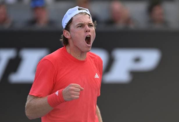 TENNIS AUSTRALIAN OPEN, Alex Michelsen of USA celebrates after winning his round 2 match against James McCabe of Australia during the 2025 Australian Open at Melbourne Park in Melbourne, Thursday, January 16, 2025. ( NO ARCHIVING, EDITORIAL USE ONLY, NO USE IN BOOKS WITHOUT CONSENT MELBOURNE VICTORIA AUSTRALIA  Copyright: xLUKASxCOCHx 20250116114861026184