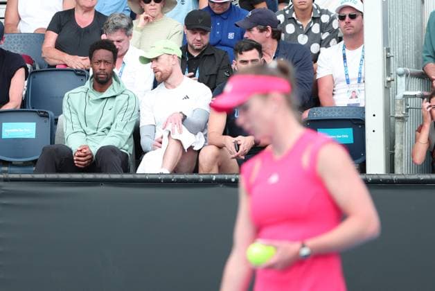 Open d Australie 2025 à Melbourne Gaël Monfils regarde le match de sa femme Elina Svitolina lors de l Open d Australie 2025 à Melbourne le 16 janvier 2025. Nicolas Luttiau Bestimage Australian Open 2025 in Melbourne on 16 January 2025. Melbourne Australie  Copyright: x xNicolasxLuttiau Bestimagex xNicolasxLuttiau Bestimagex