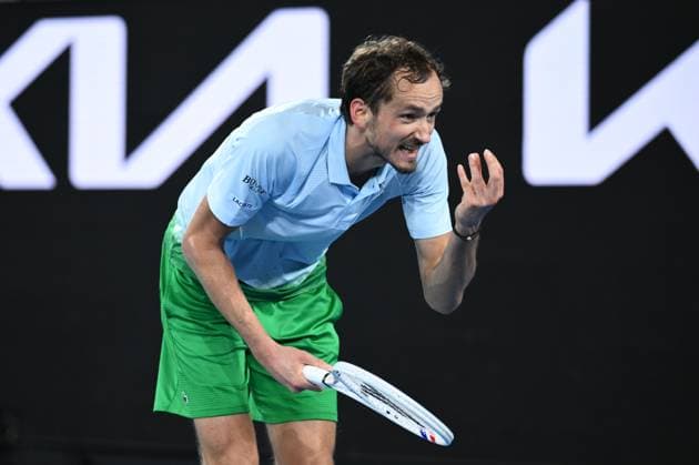 TENNIS AUSTRALIAN OPEN, Daniil Medvedev of Russia reacts during his round 2 match against Learner Tien of USA during the 2025 Australian Open at Melbourne Park in Melbourne, Thursday, January 16, 2025. ( NO ARCHIVING, EDITORIAL USE ONLY, NO USE IN BOOKS WITHOUT CONSENT MELBOURNE VICTORIA AUSTRALIA  Copyright: xJOELxCARRETTx 20250117173496635290