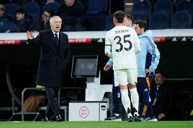 Kings Cup Copa del Rey match between Real Madrid CF and RC Celta de Vigo Real Madrid CF head coach Carlo Ancelotti and Raul Asencio of Real Madrid CF during Kings Cup Copa del Rey match between Real Madrid CF and RC Celta de Vigo at Santiago Bernabeu Stadium in madrid in, Spain, on June 16th, 2025 MadridSpain  Copyright: xCebollax xALFAQUIx