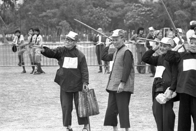 Archivbilder der Woche SPORT KW03 It s never too late for sports...Three elderly women show they still have style when hurling javelin during a sports day in Victoria Park. The sports day was organised by the Chai Wan and Wan Chai District Offices, and the Community and Youth Office (Eastern). 11APR77 Hong Kong Hong Kong EDITORIAL USE ONLY  Copyright: xx MER2016080112205018 YauxTin-kwaix scmpphotos849105