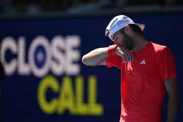 TENNIS AUSTRALIAN OPEN, Jacob Fearnley of Great Britian reacts during his round three match against Alexander Zverev of Germany during the 2025 Australian Open at Melbourne Park in Melbourne, Friday, January 17, 2025. ( NO ARCHIVING, EDITORIAL USE ONLY, NO USE IN BOOKS WITHOUT CONSENT MELBOURNE VICTORIA AUSTRALIA  Copyright: xLUKASxCOCHx 20250117167380072267