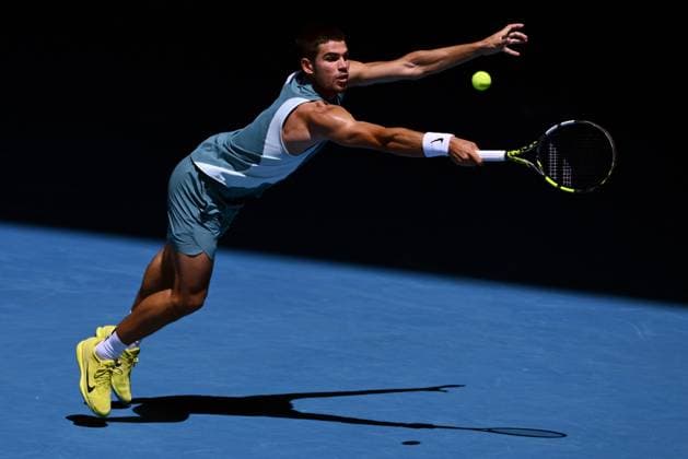 TENNIS AUSTRALIAN OPEN, Carlos Alcaraz of Spain returns during his round three match against Nuno Borges of Portugal during the 2025 Australian Open at Melbourne Park in Melbourne, Friday, January 17, 2025. ( NO ARCHIVING, EDITORIAL USE ONLY, NO USE IN BOOKS WITHOUT CONSENT MELBOURNE VICTORIA AUSTRALIA  Copyright: xJOELxCARRETTx 20250117149447354500