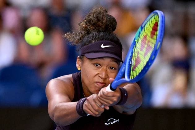 Sport Themen der Woche KW03 TENNIS AUSTRALIAN OPEN, Naomi Osaka of Japan returns during her round three match against Belinda Bencic of Switzerland during the 2025 Australian Open at Melbourne Park in Melbourne, Friday, January 17, 2025. ( NO ARCHIVING, EDITORIAL USE ONLY, NO USE IN BOOKS WITHOUT CONSENT MELBOURNE VICTORIA AUSTRALIA  Copyright: xJAMESxROSSx 20250117157637062761