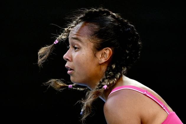 TENNIS AUSTRALIAN OPEN, Leylah Fernandez of Canada returns during her round three match against Coco Gauff of USA during the 2025 Australian Open at Melbourne Park in Melbourne, Friday, January 17, 2025. ( NO ARCHIVING, EDITORIAL USE ONLY, NO USE IN BOOKS WITHOUT CONSENT MELBOURNE VICTORIA AUSTRALIA  Copyright: xJOELxCARRETTx 20250117195924838064