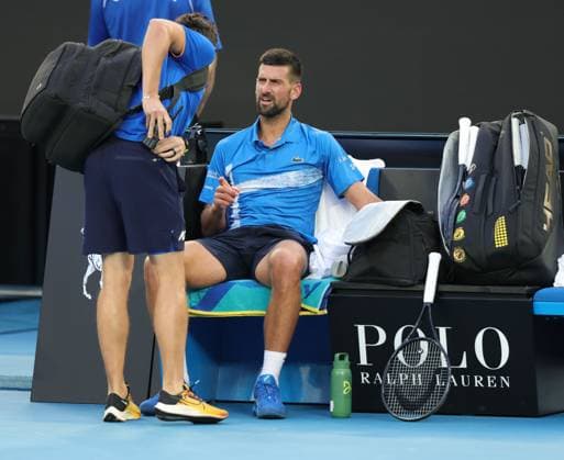 Novak Djokovic of Serbia receives treatment Australian Open, Day Six, Tennis, Melbourne Park, Melbourne, Australia - 17 Jan 2025  Copyright: xRachelxBach Shutterstockx 15102642cw