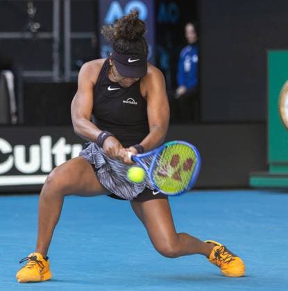 (250117) -- MELBOURNE, Jan. 17, 2025 -- Osaka Naomi hits a return during the women s singles 3rd round match between Osaka Naomi of Japan and Belinda Bencic of Switzerland at Australian Open tennis tournament in Melbourne, Australia, Jan. 17, 2025. (Photo by Xinhua) (SP)AUSTRALIA-MELBOURNE-TENNIS-AUSTRALIAN OPEN-DAY 6 HuxJingchen 