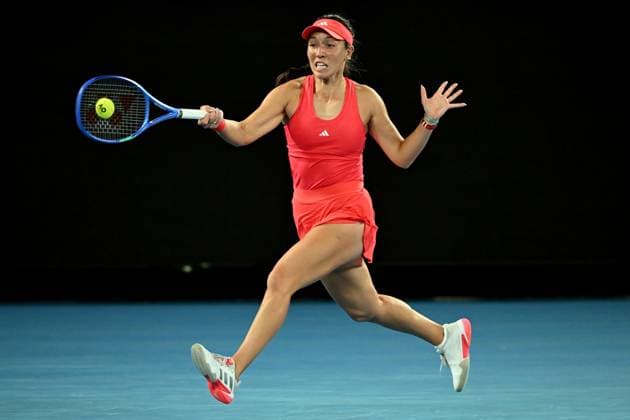 TENNIS AUSTRALIAN OPEN, Jessica Pegula of USA returns during her round three match against Olga Danilovic of Serbia during the 2025 Australian Open at Melbourne Park in Melbourne, Friday, January 17, 2025. ( NO ARCHIVING, EDITORIAL USE ONLY, NO USE IN BOOKS WITHOUT CONSENT MELBOURNE VICTORIA AUSTRALIA  Copyright: xJAMESxROSSx 20250117122955958360