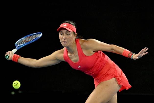 TENNIS AUSTRALIAN OPEN, Jessica Pegula of USA returns during her round three match against Olga Danilovic of Serbia during the 2025 Australian Open at Melbourne Park in Melbourne, Friday, January 17, 2025. ( NO ARCHIVING, EDITORIAL USE ONLY, NO USE IN BOOKS WITHOUT CONSENT MELBOURNE VICTORIA AUSTRALIA  Copyright: xJAMESxROSSx 20250117141839715000
